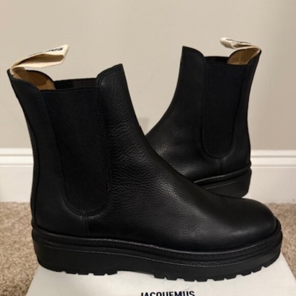 (NEW) JACQUEMUS Black La Casa 'Les bottines Pavane'  BLACK CHELSEA BOOTS - Picture 1 of 7